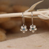 Flower-shaped white gold earrings with sapphires