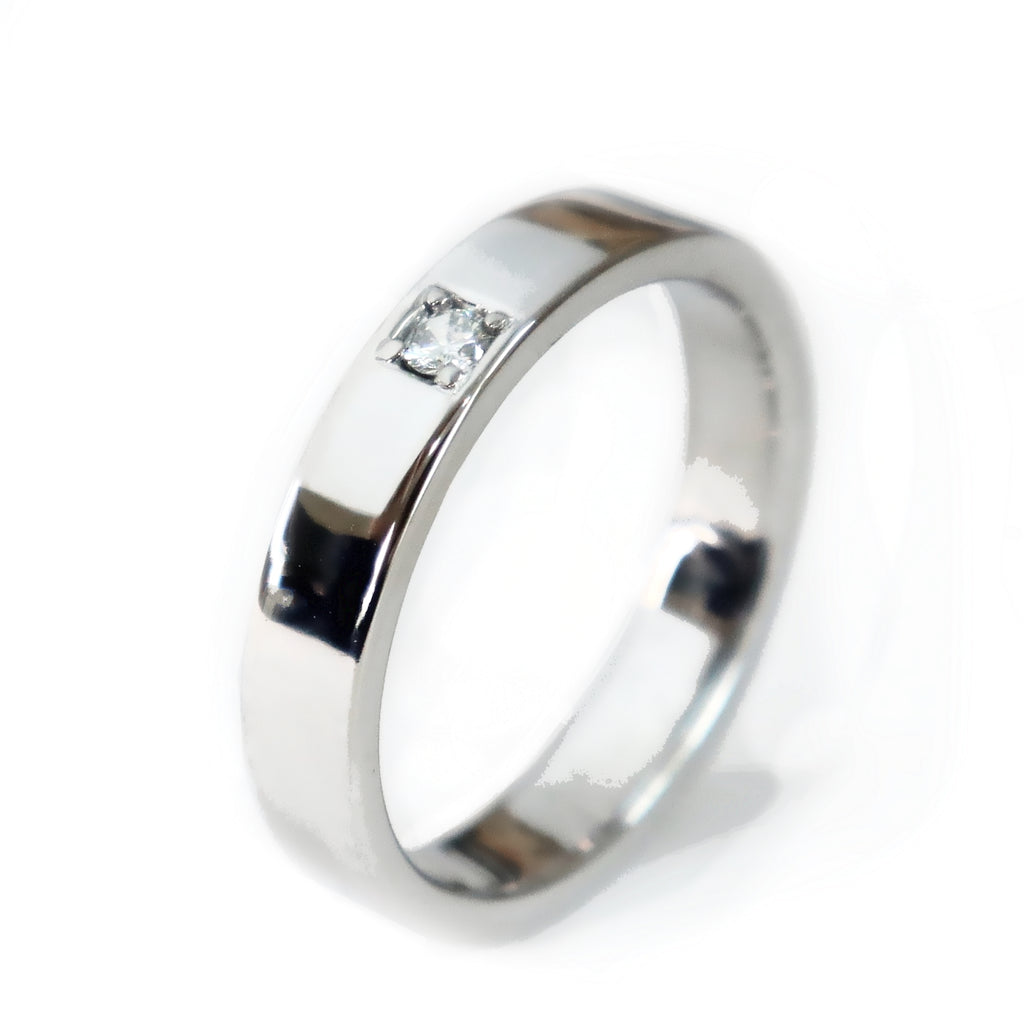 Diamond in a Square Flat Band