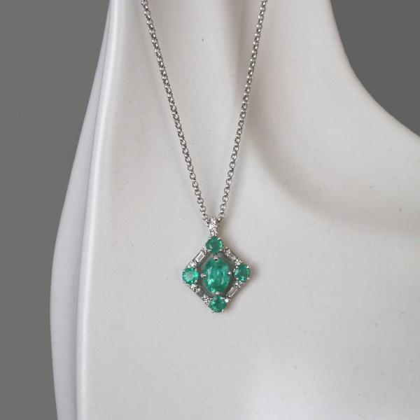 Oval Emerald Halo Diamond Beauty