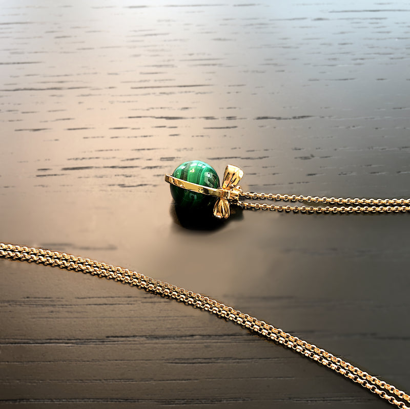Put a Bow on It - Malachite Gold Necklace